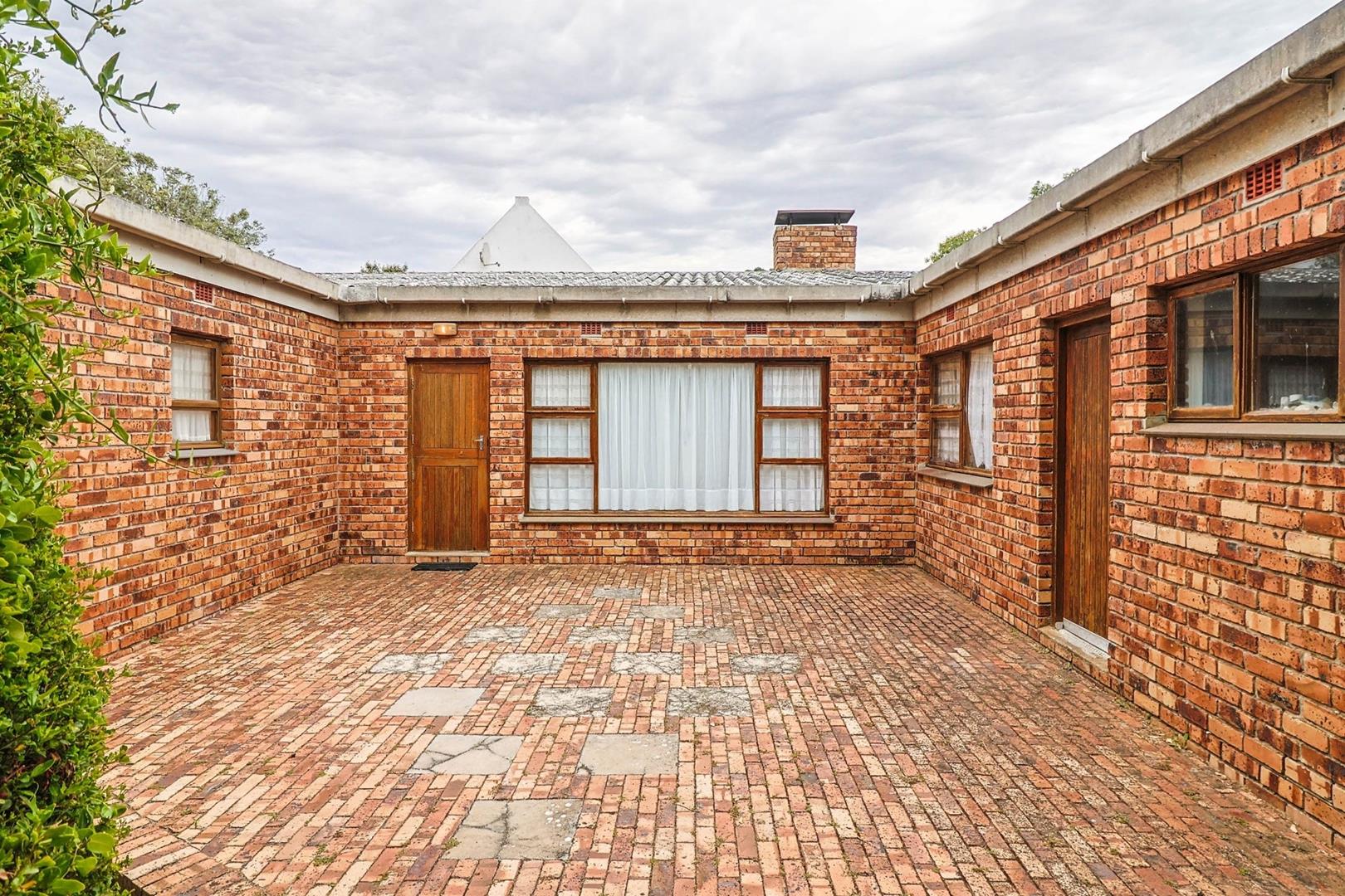 3 Bedroom House for sale in Arniston 3 4th Avenue P24113697457