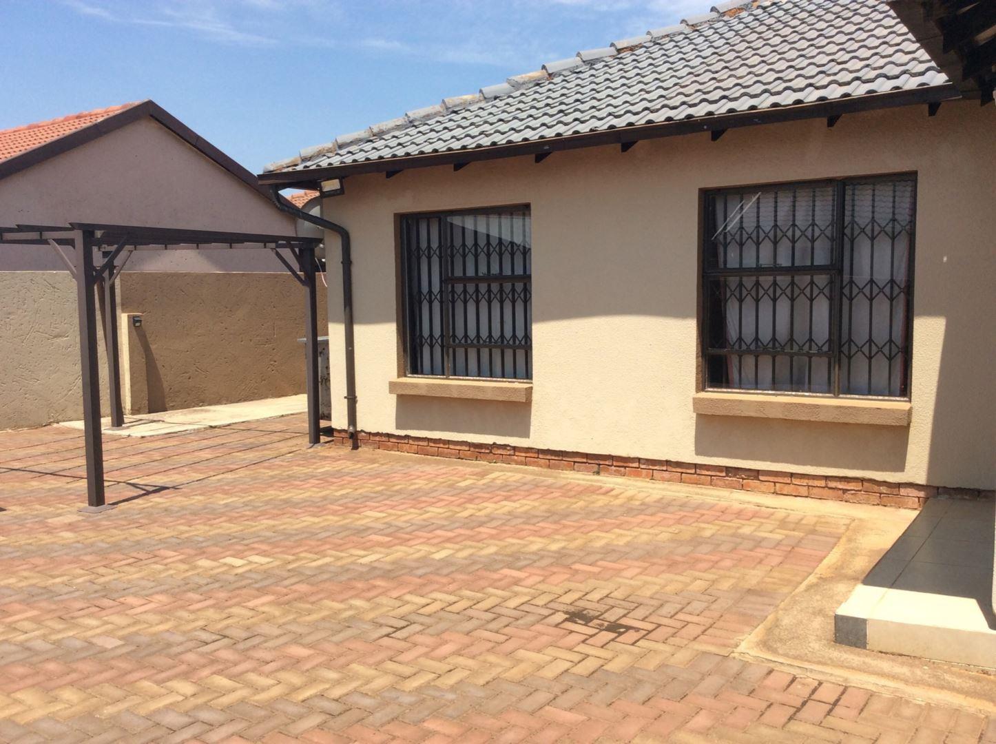 3 Bedroom House for sale in Protea Glen P24113698138