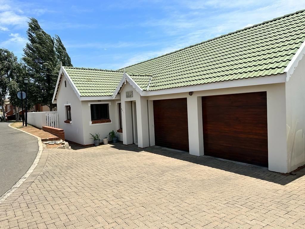 3 Bedroom Townhouse for sale in Hillside P24113699765