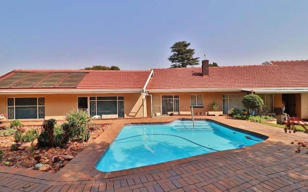 4 Bedroom House for sale in Meredale P24113700186