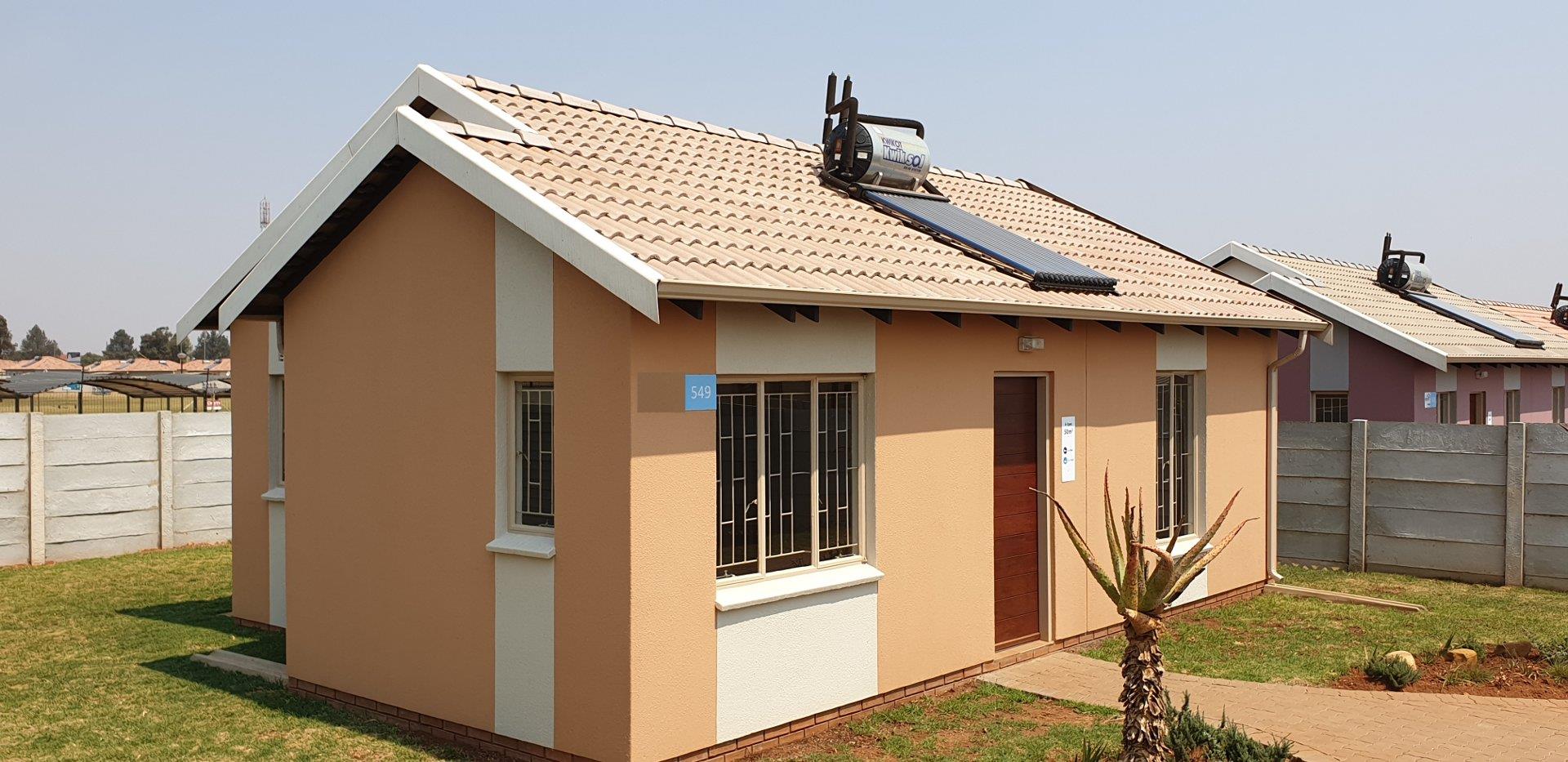 2 Bedroom House for sale in Savanna City 2684 Mpumelelo Street P24