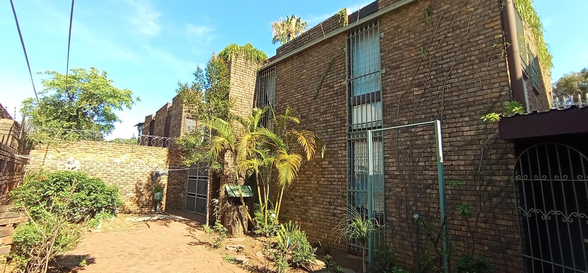 5 Bedroom Townhouse for sale in Arcadia 550 Los Castillos, 770 Park