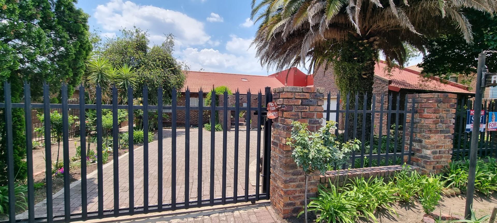 3 Bedroom House for sale in Kinross P24113700657