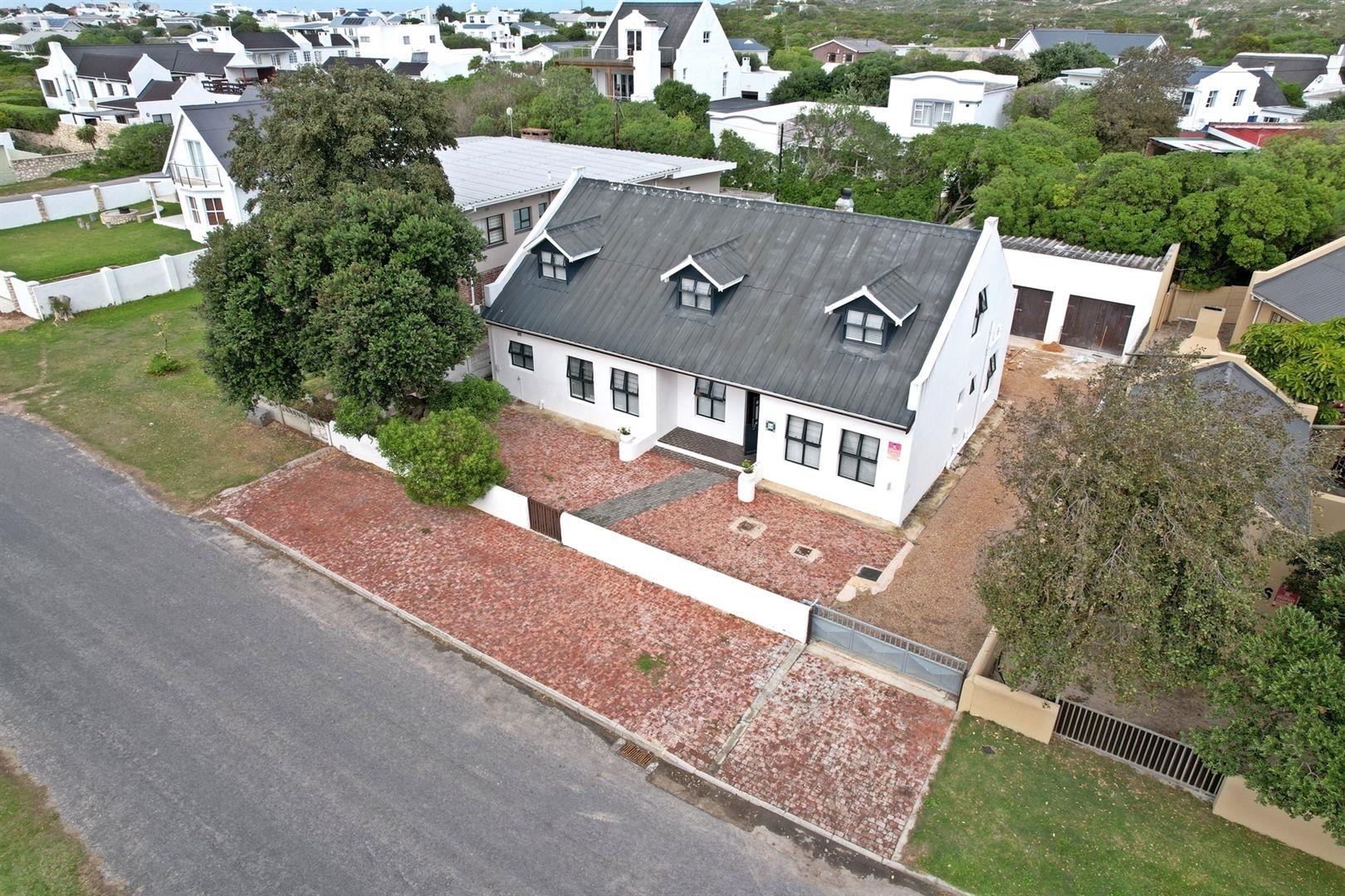 6 Bedroom House for sale in Arniston 18 Main Road P24112584363