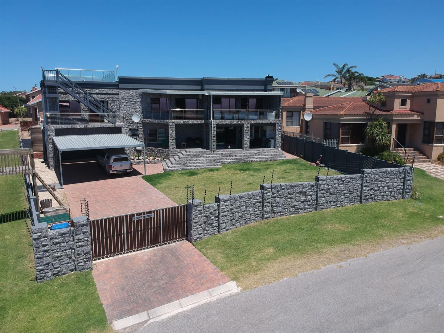 4 Bedroom House for sale in Wavecrest P24113703873