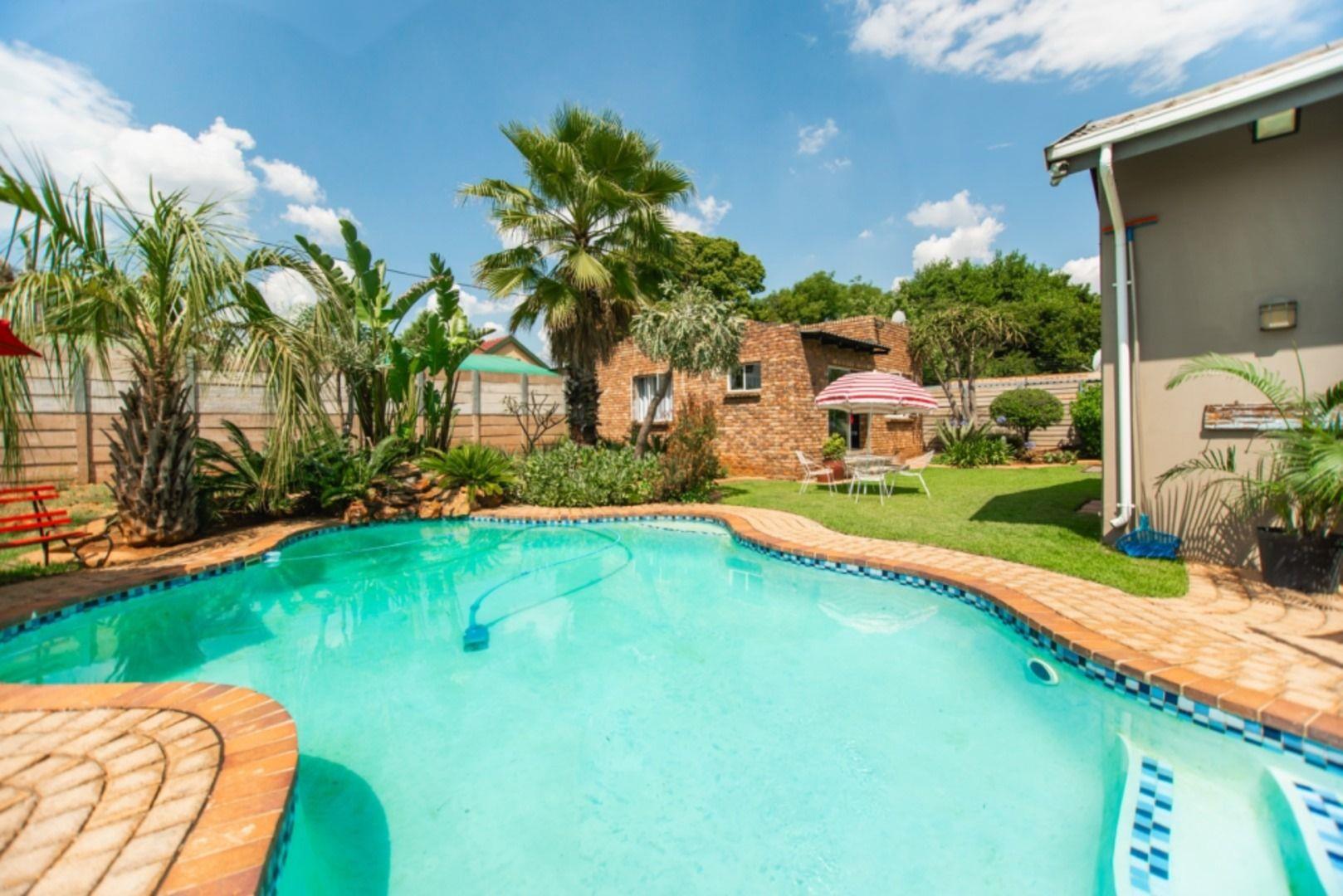 3 Bedroom House for sale in Olifantsfontein P24113704034