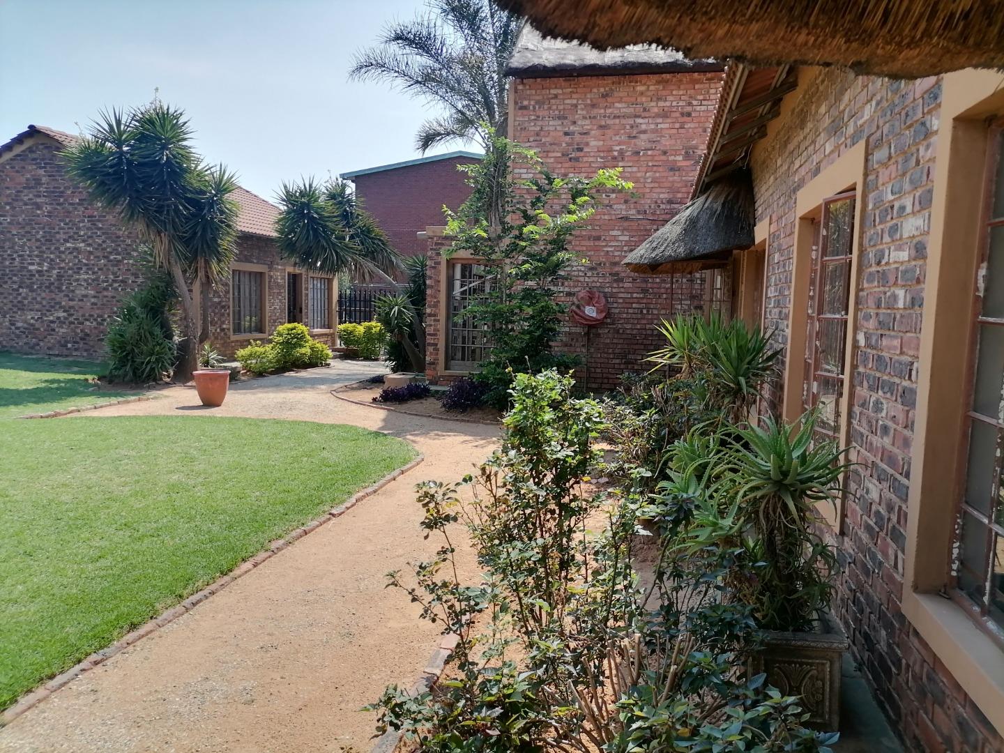 2 Bedroom Apartment / flat for sale in Germiston South P24113704890