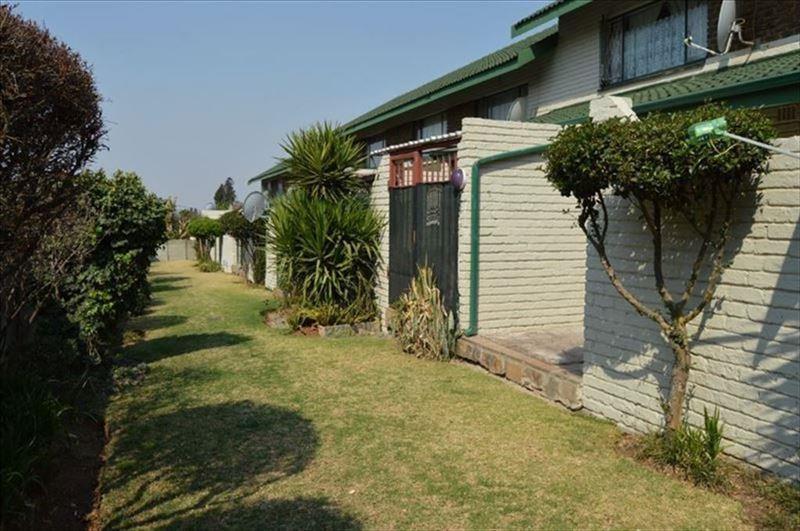 2 Bedroom Townhouse for sale in Birchleigh 1 Pelican Court ,13