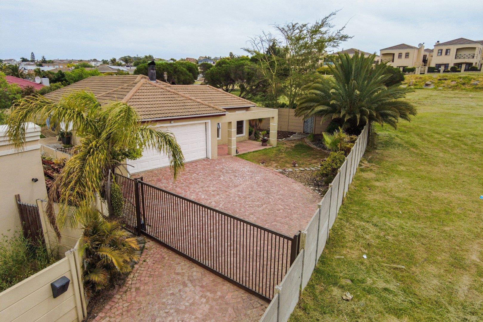 3 Bedroom House for sale in Uitzicht P24113705554