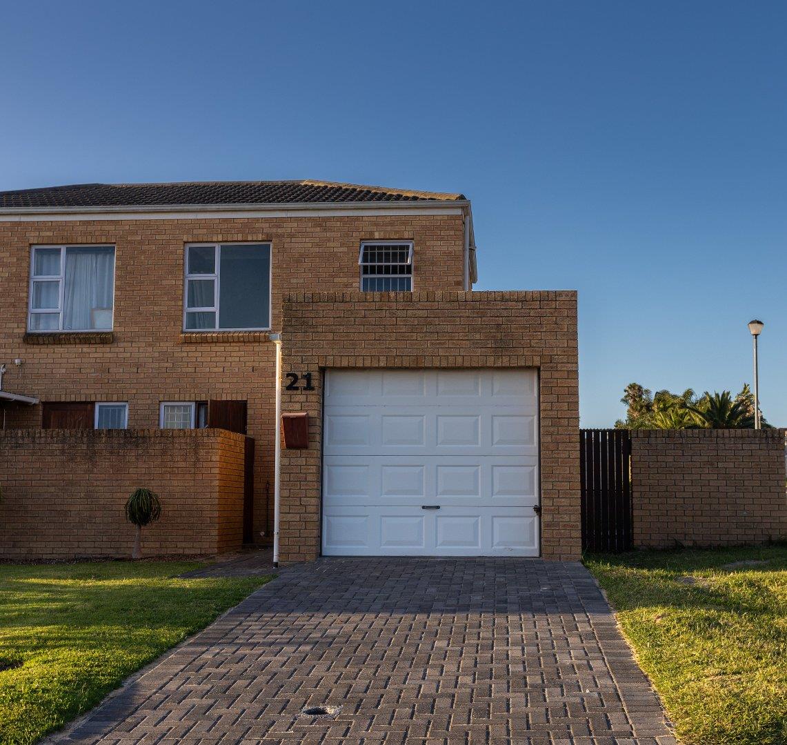 2 Bedroom House for sale in Brackenfell Central 21 Herta Street P24