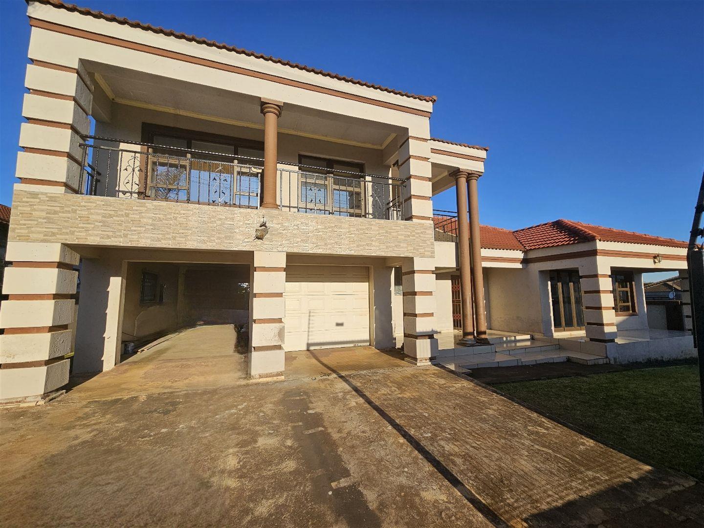 5 Bedroom House for sale in Louis Trichardt P24112742642