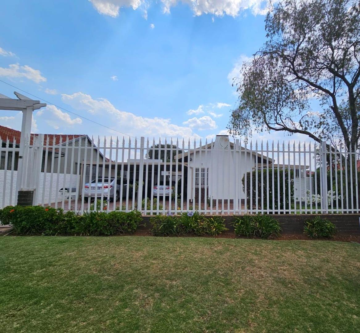 Robertsham Property Houses for sale in Robertsham