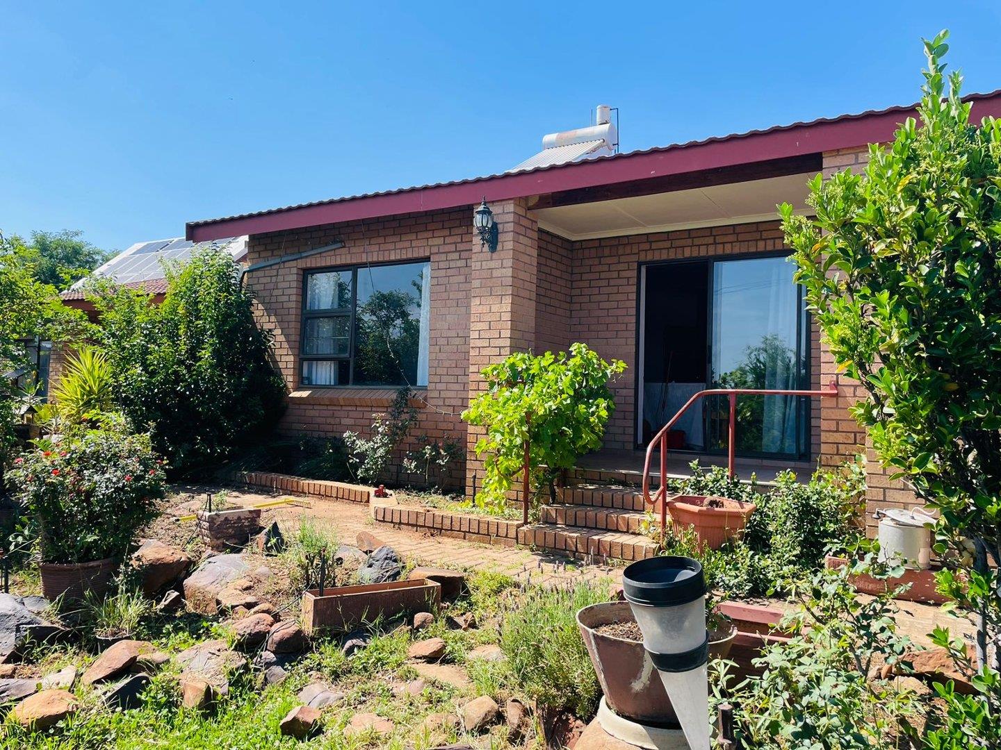 2 Bedroom House for sale in Orania S035 Oranjeeggo P24113709356