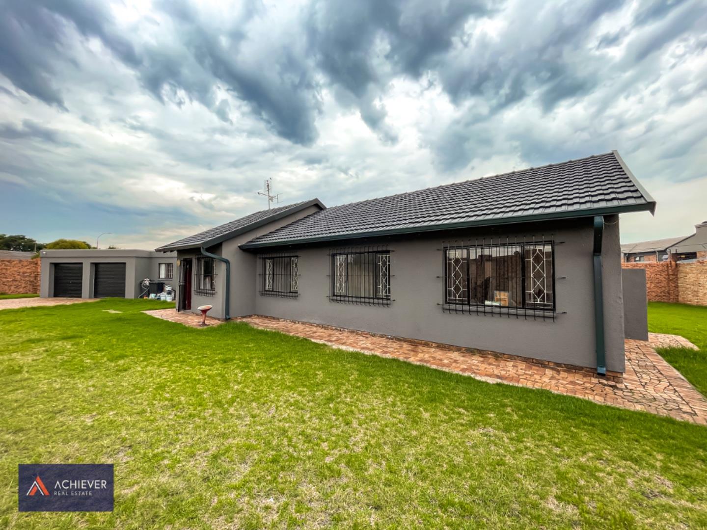 3 Bedroom House for sale in Ravenswood P24113710039