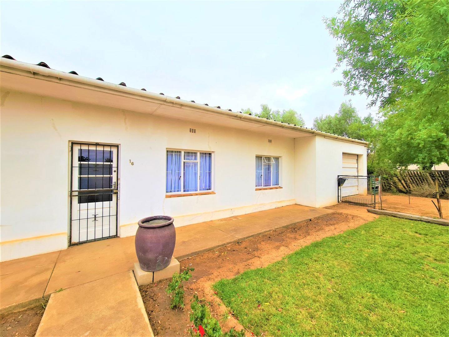 3 Bedroom House for sale in Moorreesburg 16 3rd Avenue P24113710531