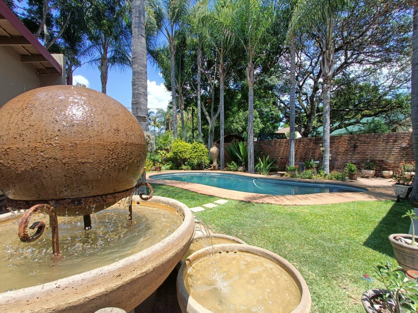 4 Bedroom House for sale in Welgelegen P24113711101