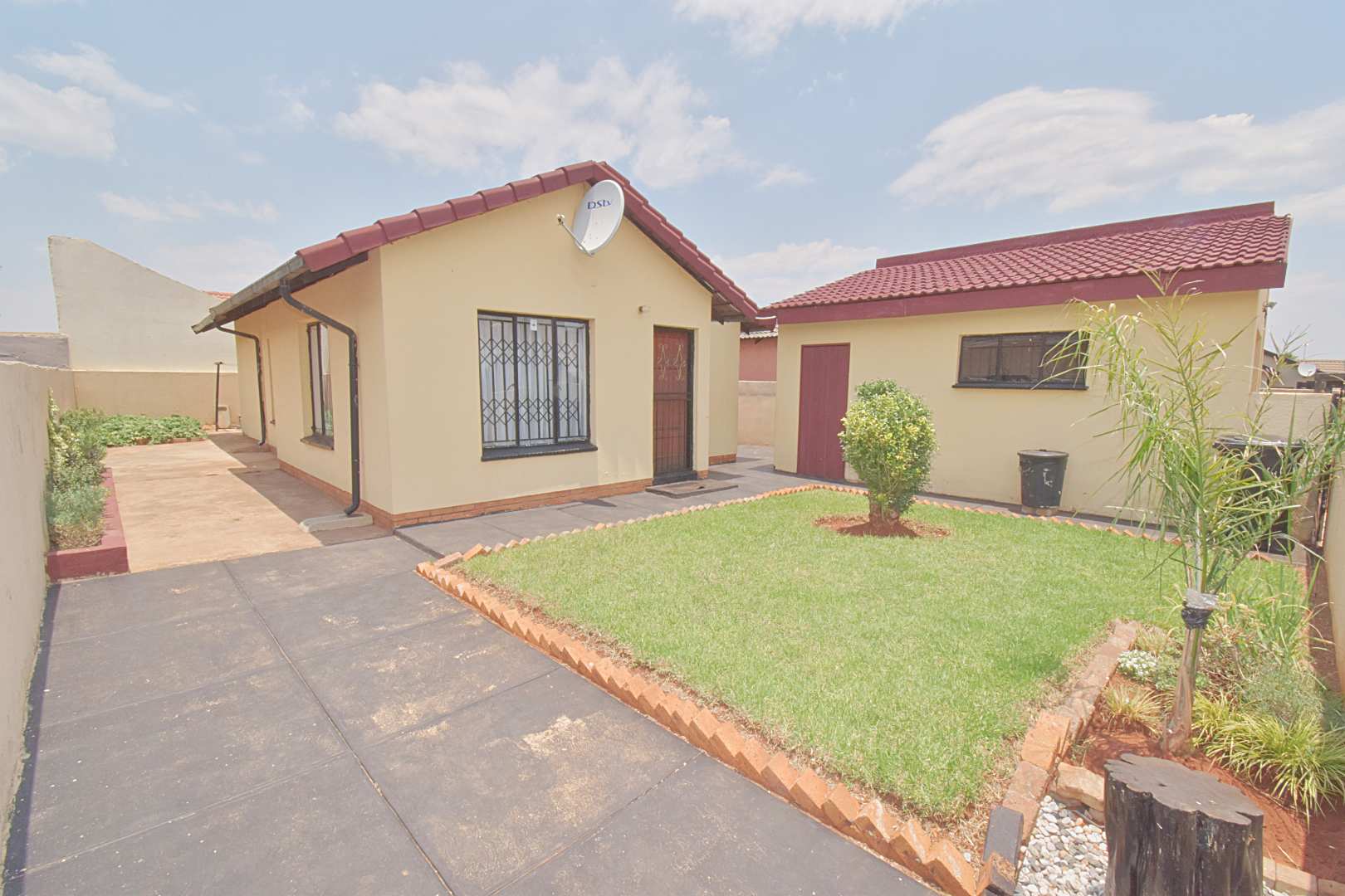 3 Bedroom House for sale in Dawn Park P24113711395