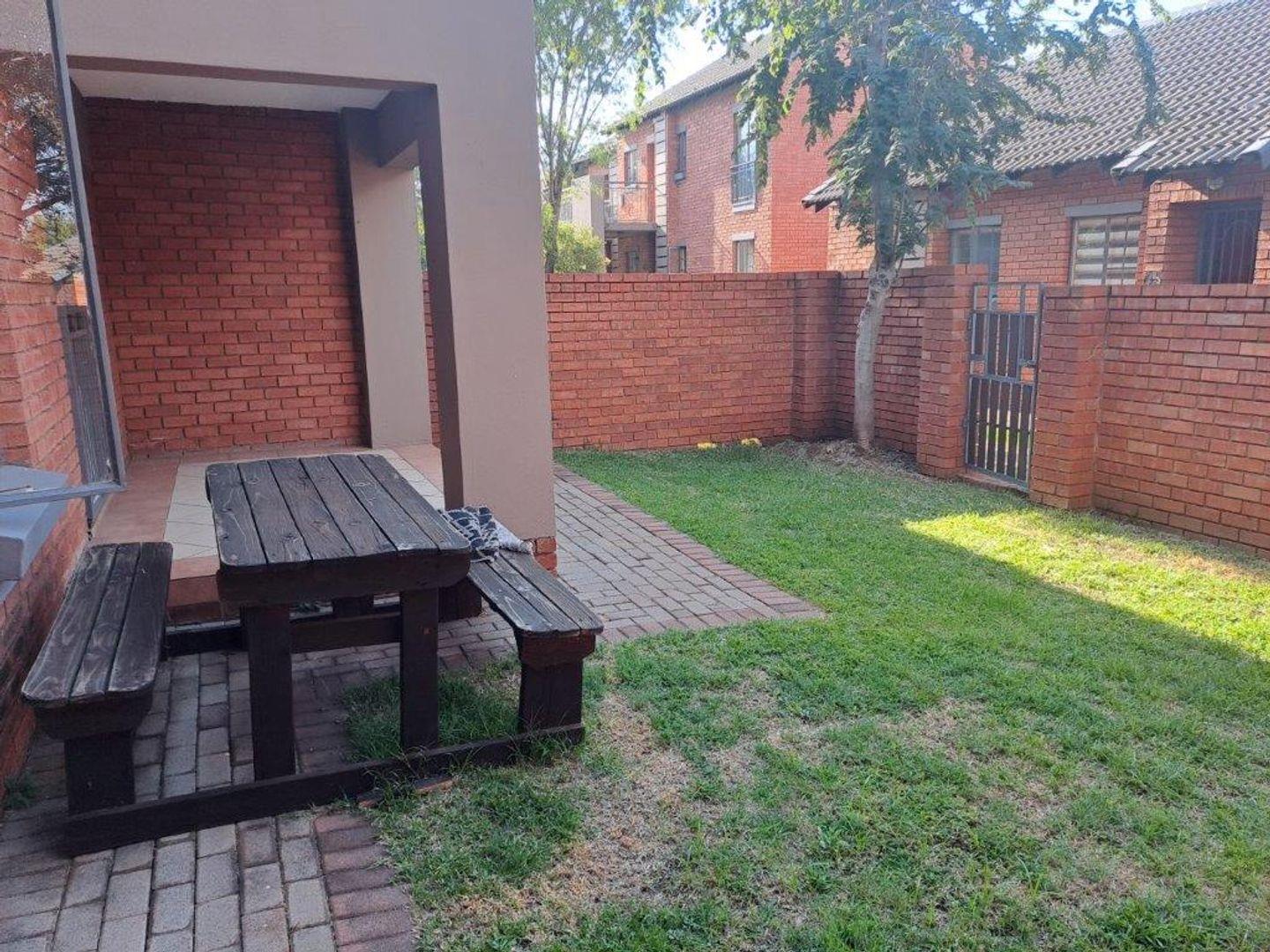 2 Bedroom Townhouse for sale in Eco Park Estate P24110078302