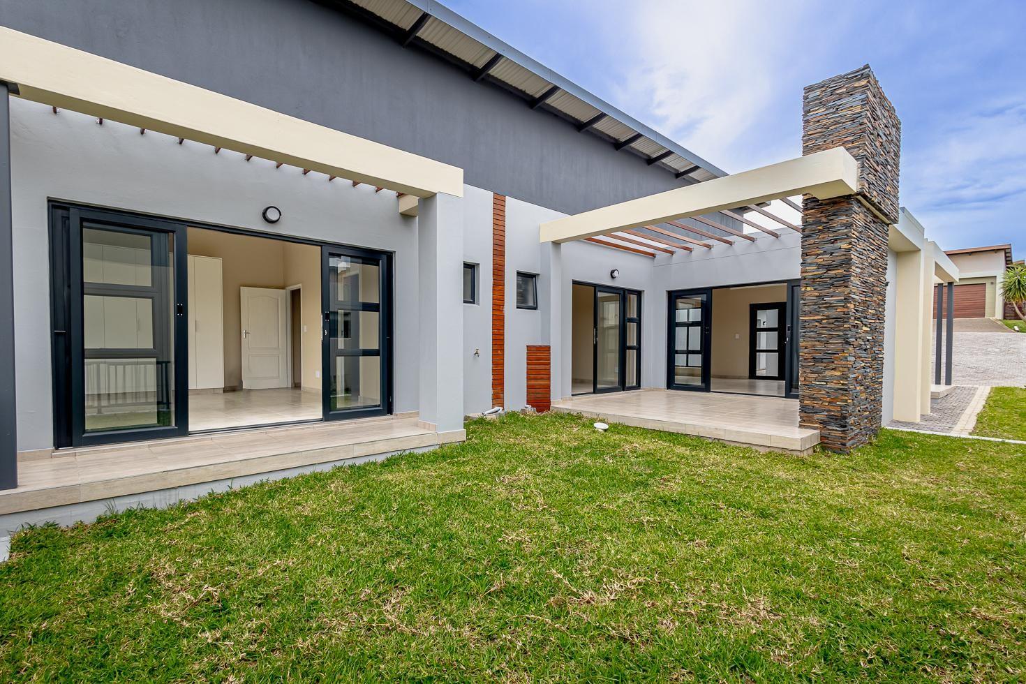 4 Bedroom House for sale in Palm Lakes Estate 29 Lake Anie P24