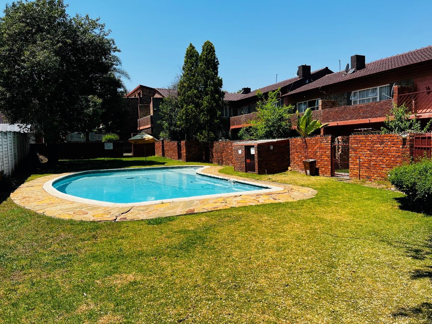 2 Bedroom Townhouse for sale in Windsor East P24113714539