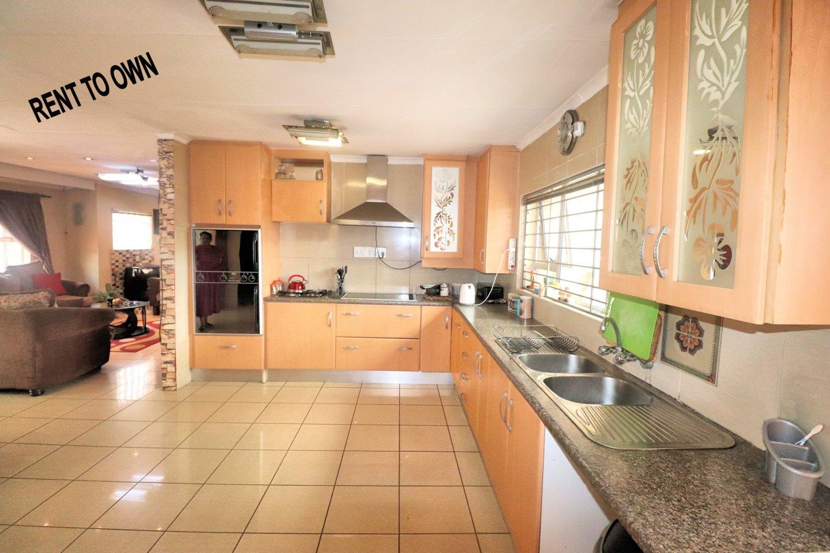 4 Bedroom House for sale in Lenasia Ext 1 157 Sunbird Avenue P24