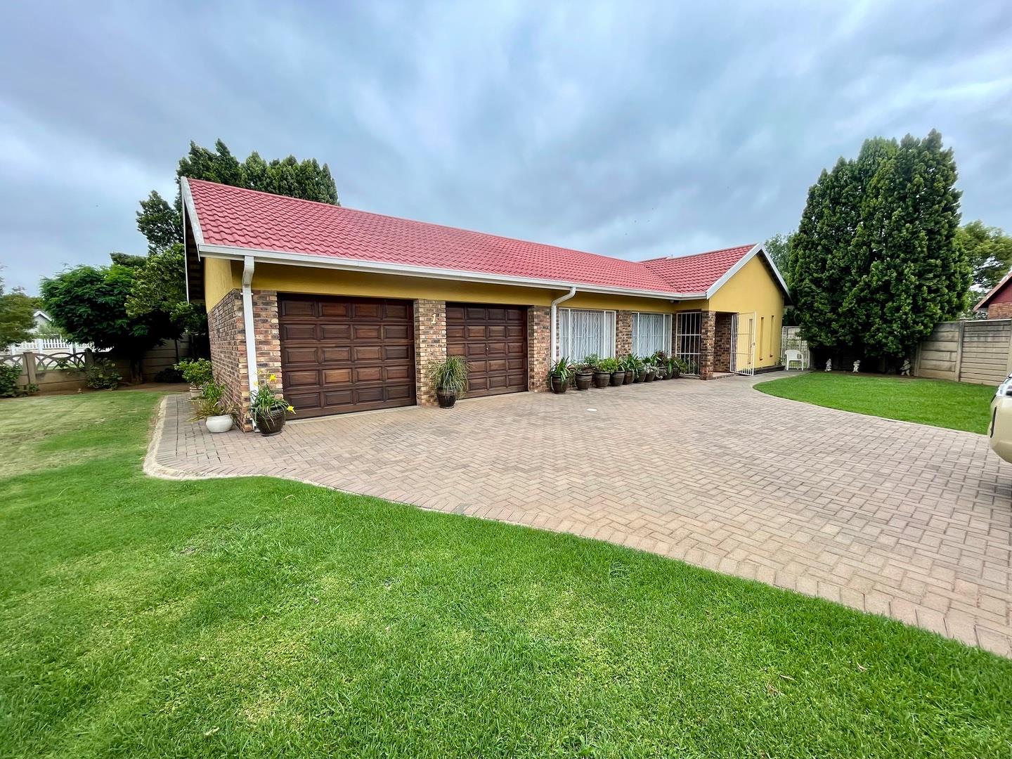 3 Bedroom House for sale in Waldrift P24113715861