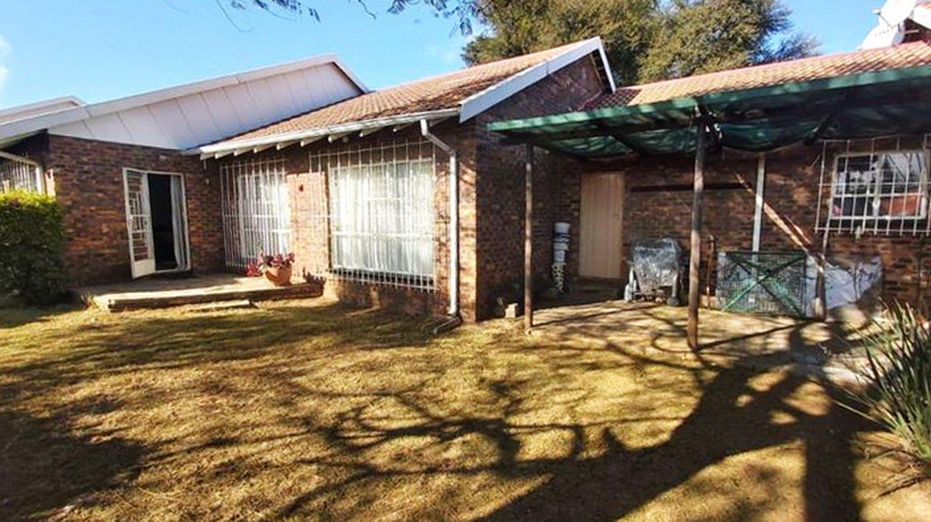 3 Bedroom Townhouse for sale in Edleen 2 Colin Gardens 16 Colin Paul