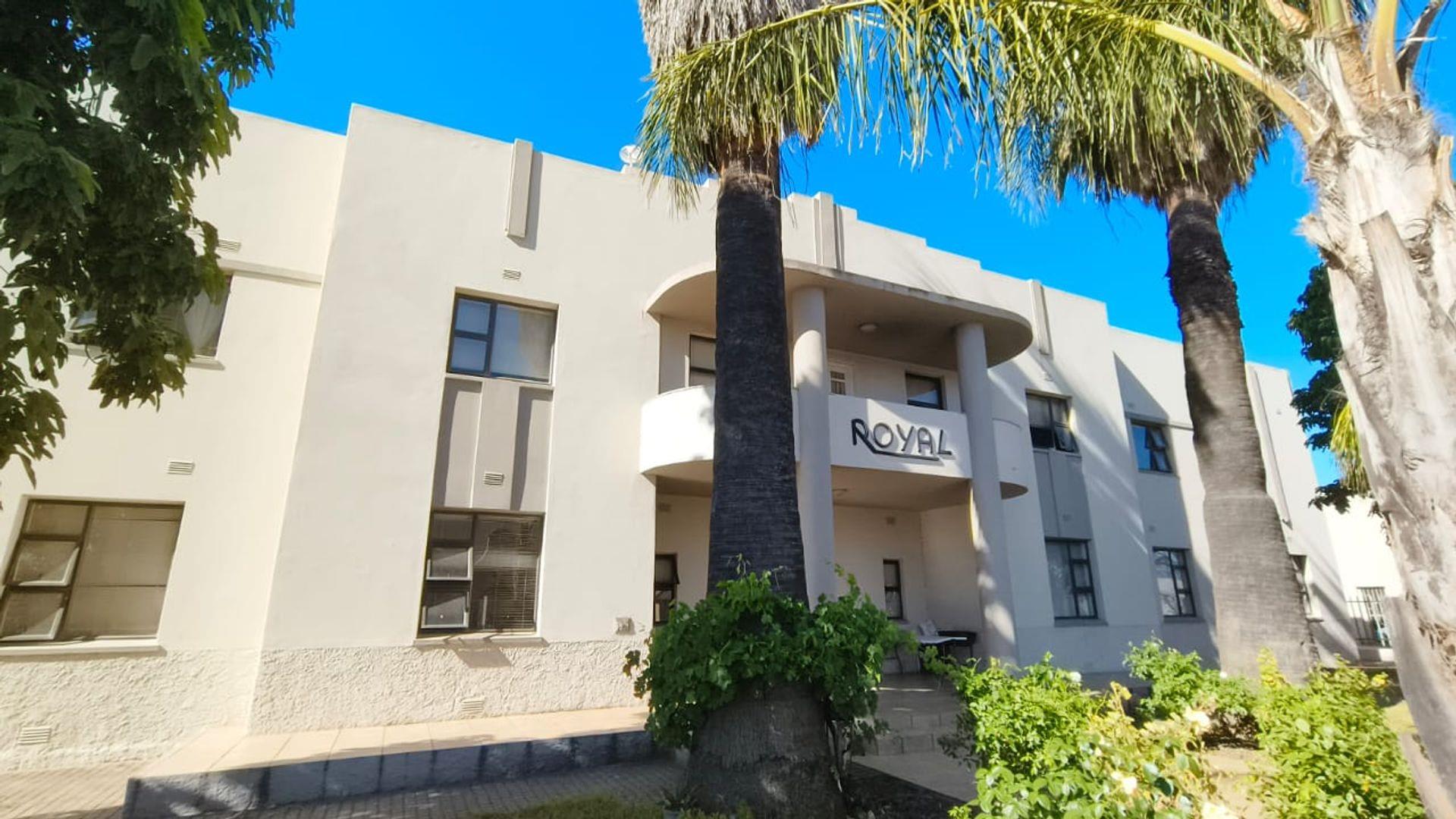 2 Bedroom Apartment / flat for sale in Ladismith P24113718312
