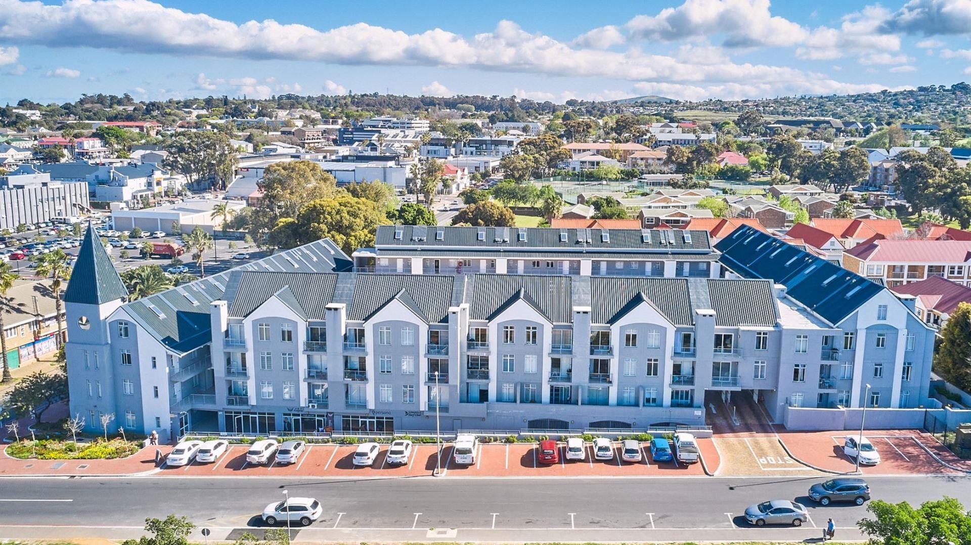 2 Bedroom Apartment / flat for sale in Durbanville Central P24113718356