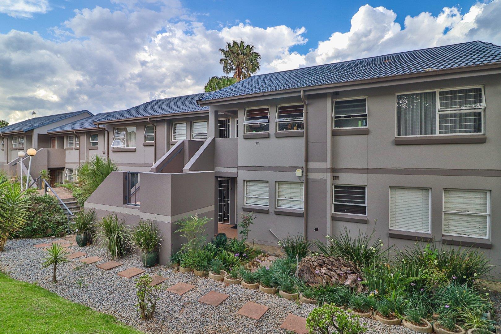 Constantia Kloof, Roodepoort Property Apartments / flats for sale in