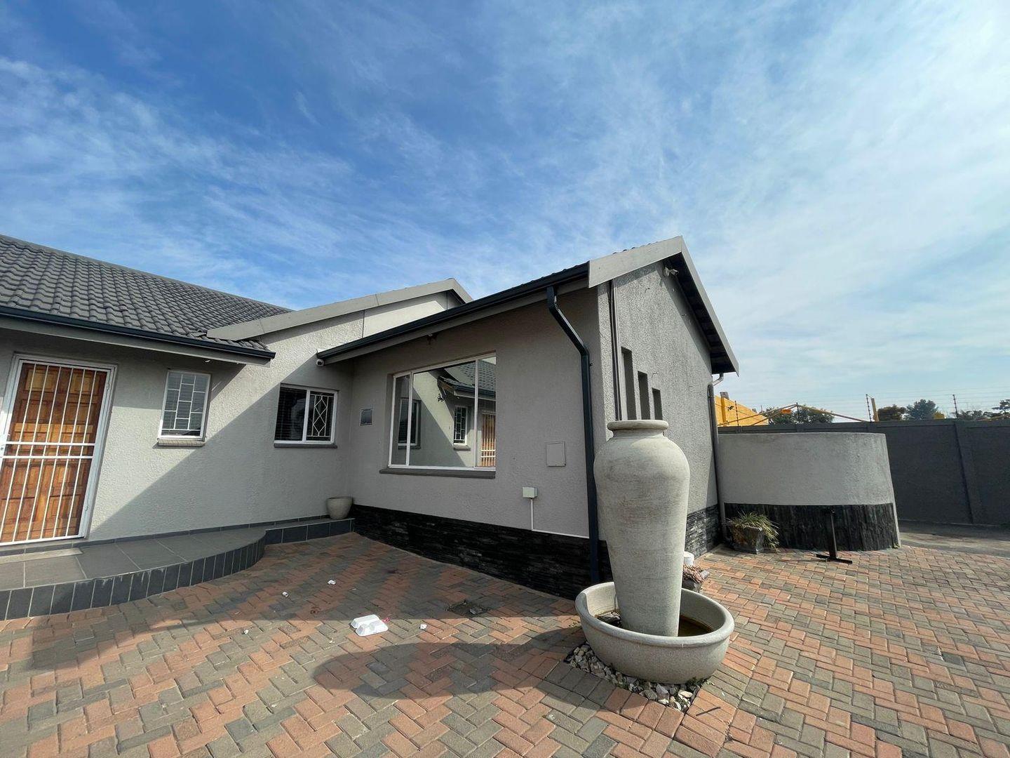 Commercial property for sale in Ravenswood 99 13th Avenue P24113452967