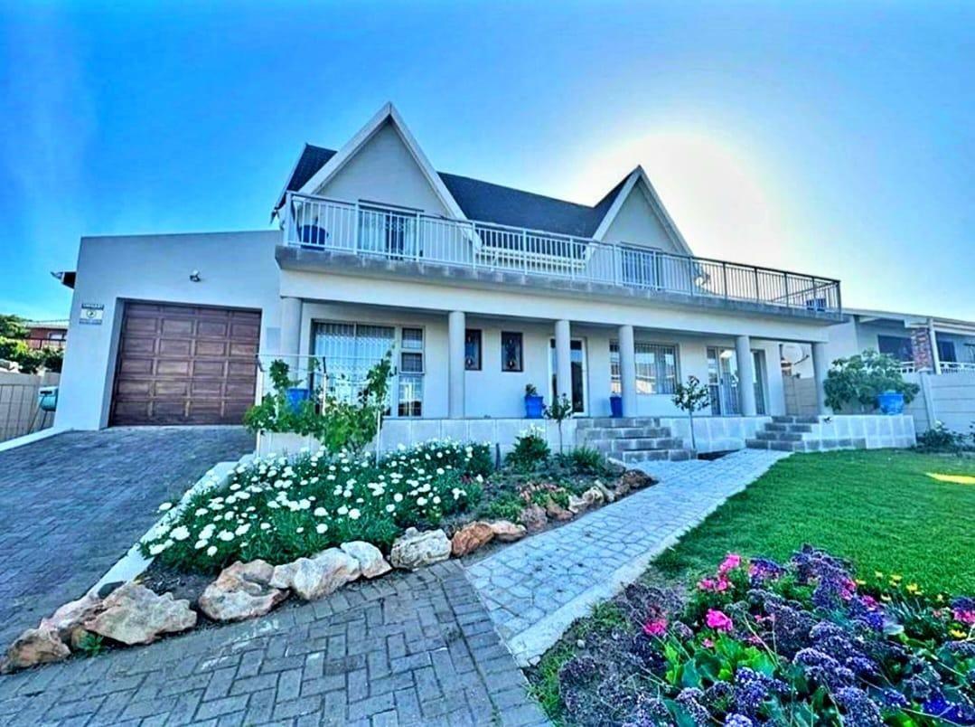 4 Bedroom House for sale in Wavecrest P24113719975