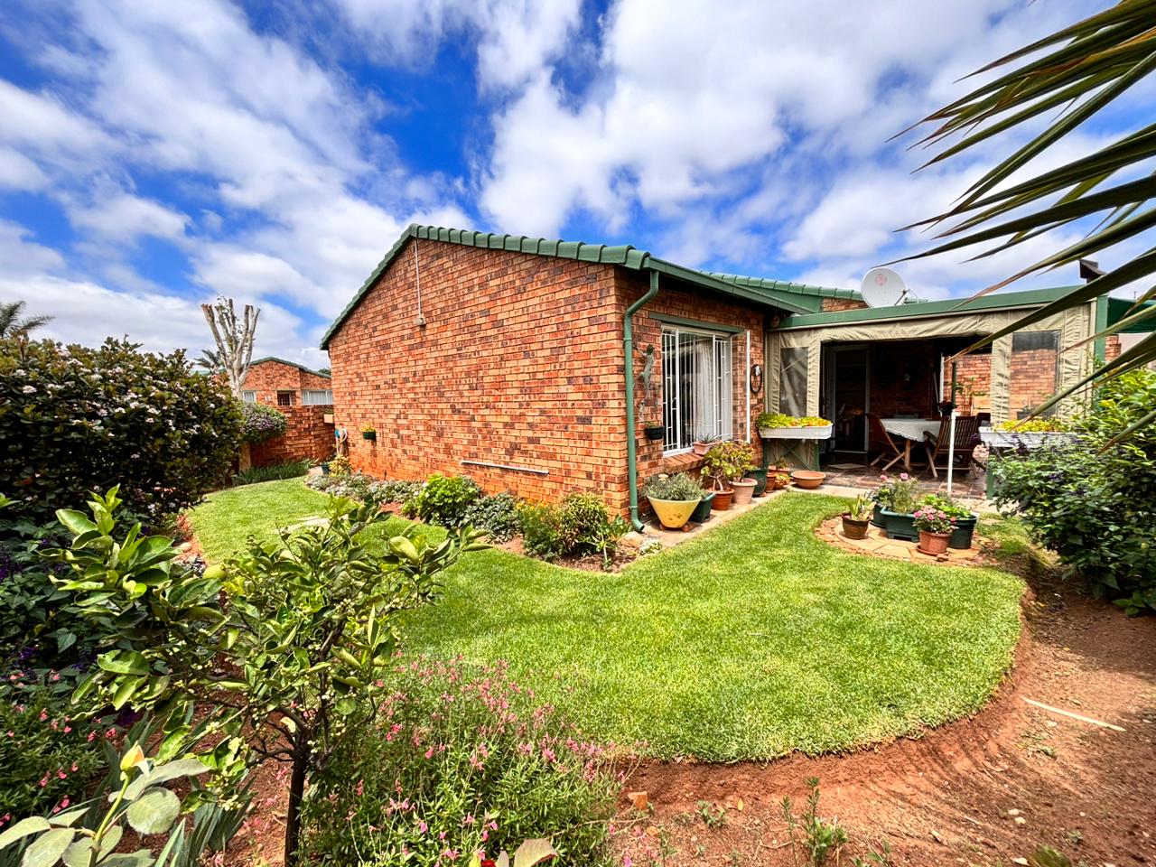 3 Bedroom Townhouse for sale in Florida Glen P24113720594