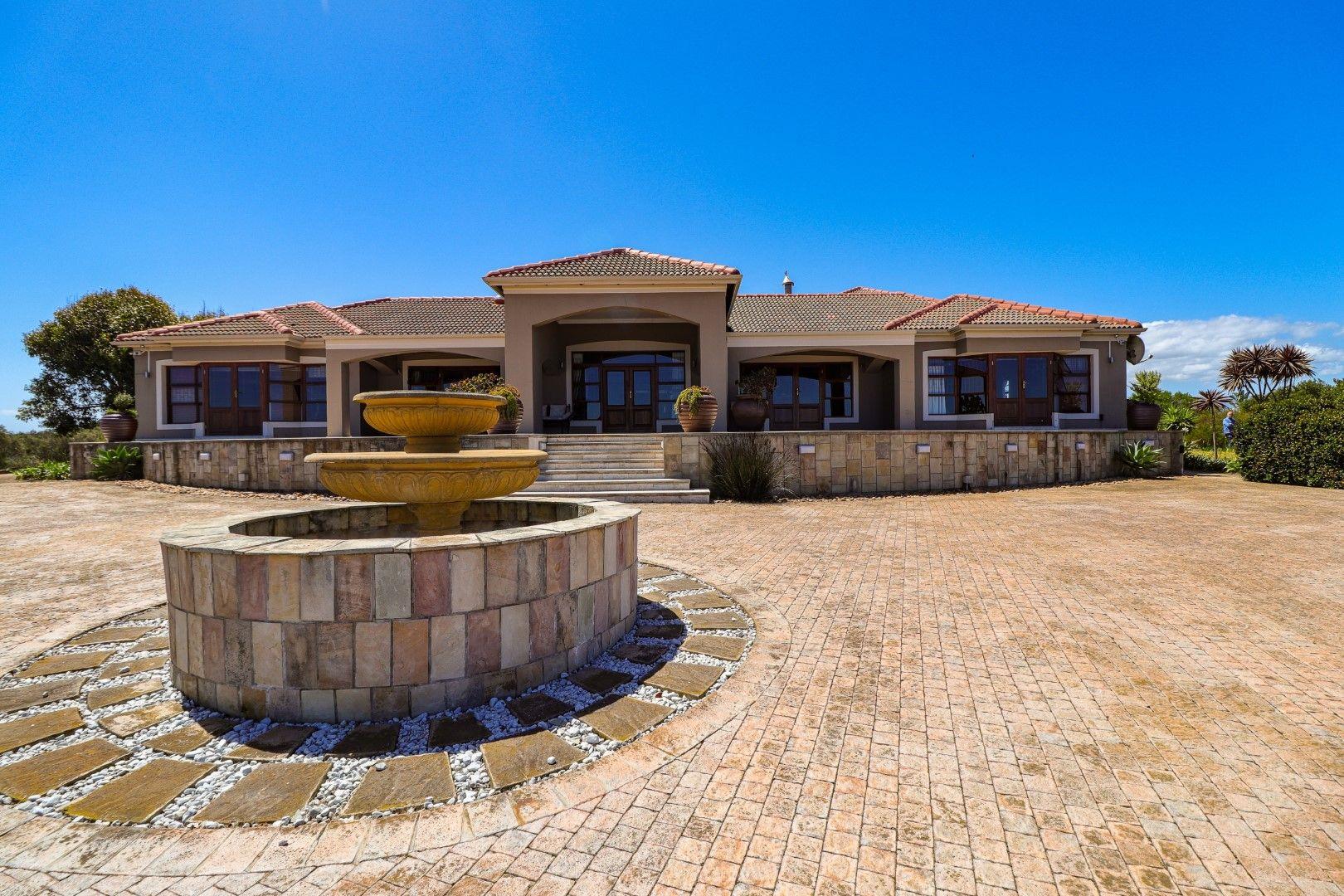 4 Bedroom House for sale in Groot Brakrivier Central P24111144182