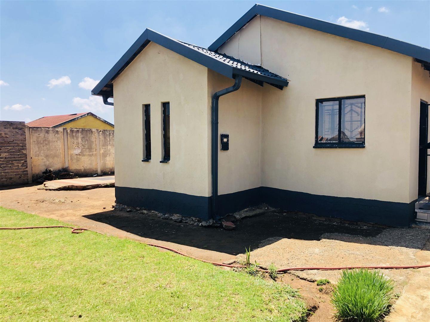 2 Bedroom House for sale in Sebokeng Zone 17 P24113601071