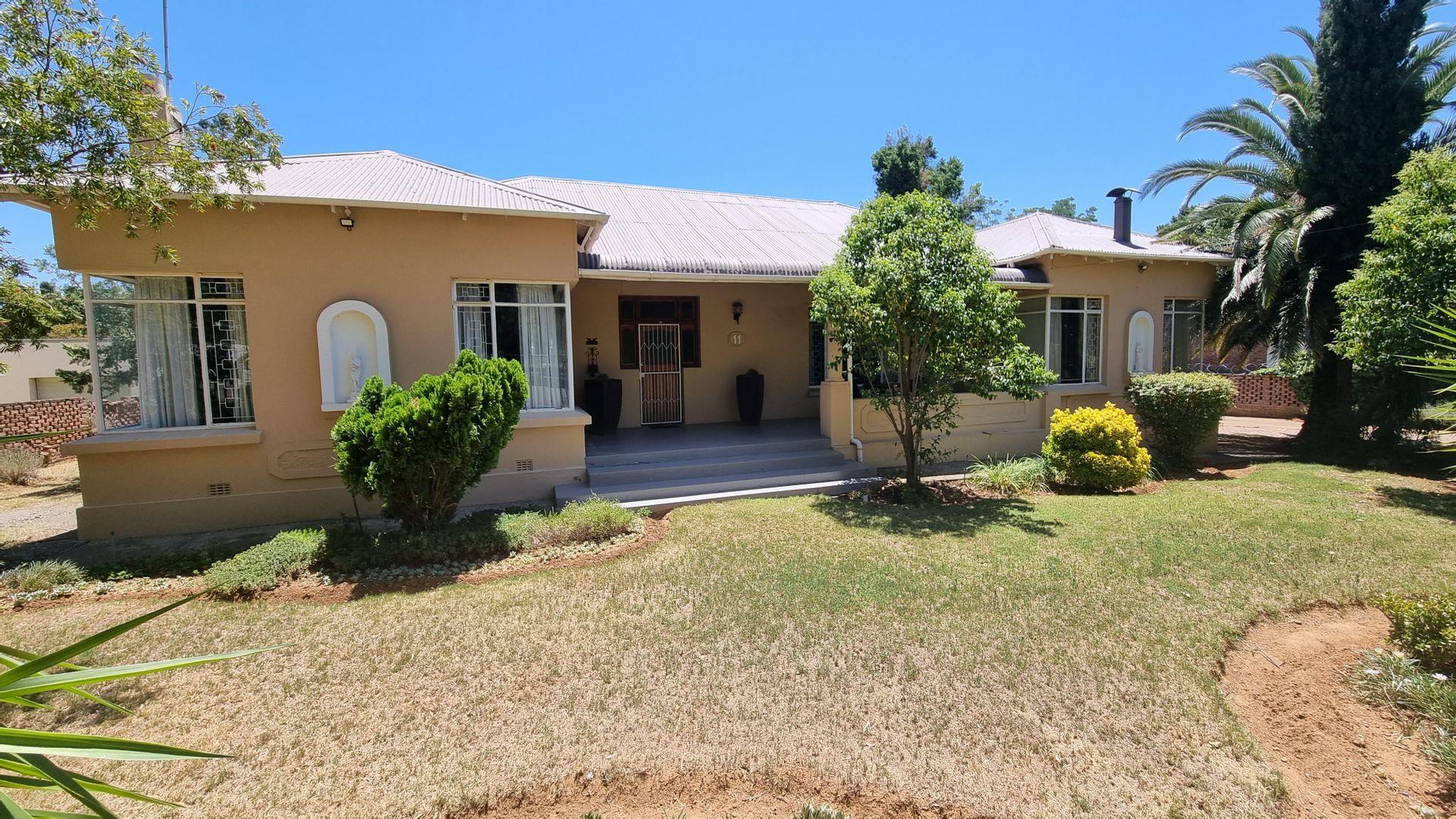 3 Bedroom House for sale in Cradock P24113722707