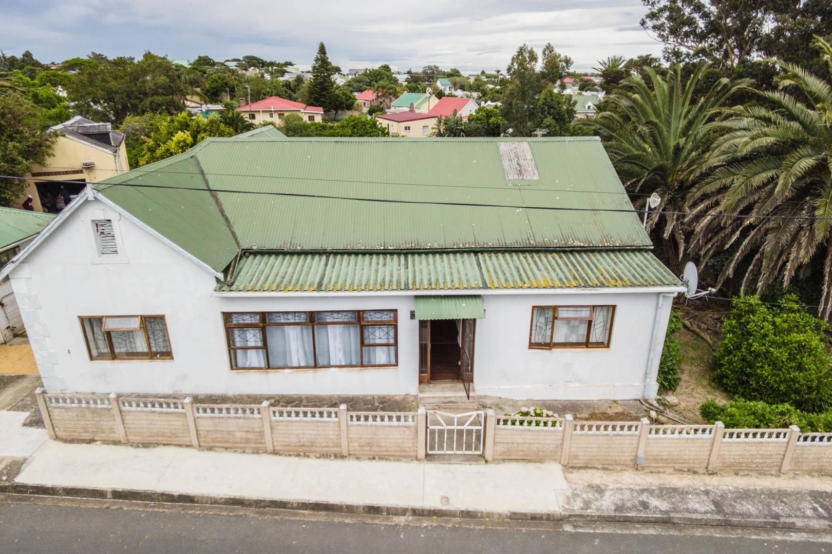 4 Bedroom House for sale in Bredasdorp 10 Reuniestraat P24113722762
