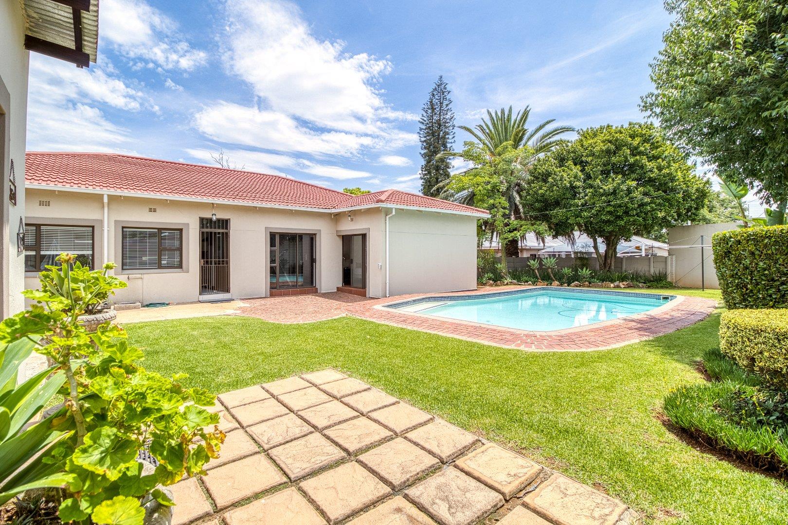 4 Bedroom House for sale in Highlands North P24113722855