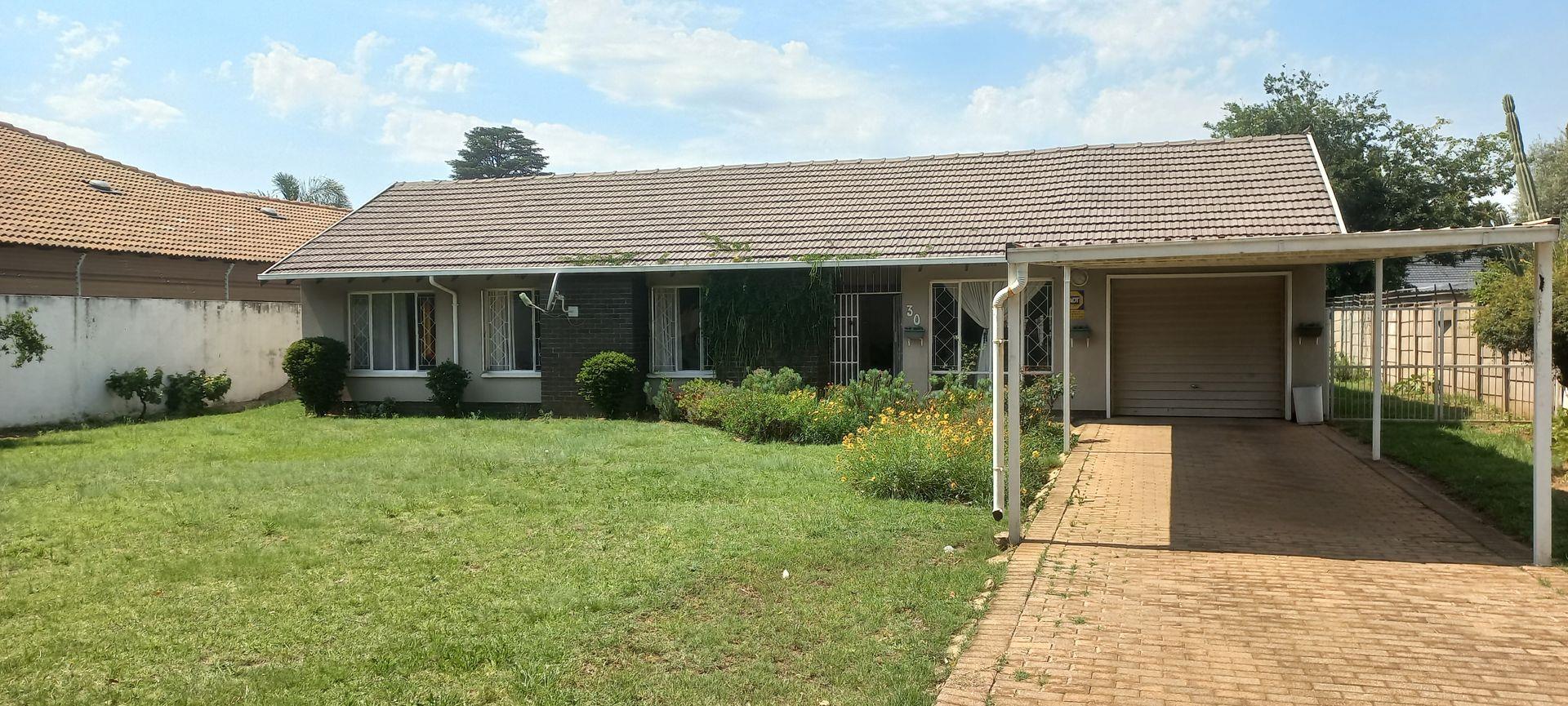 3 Bedroom House for sale in Mackenzie Park P24113723502