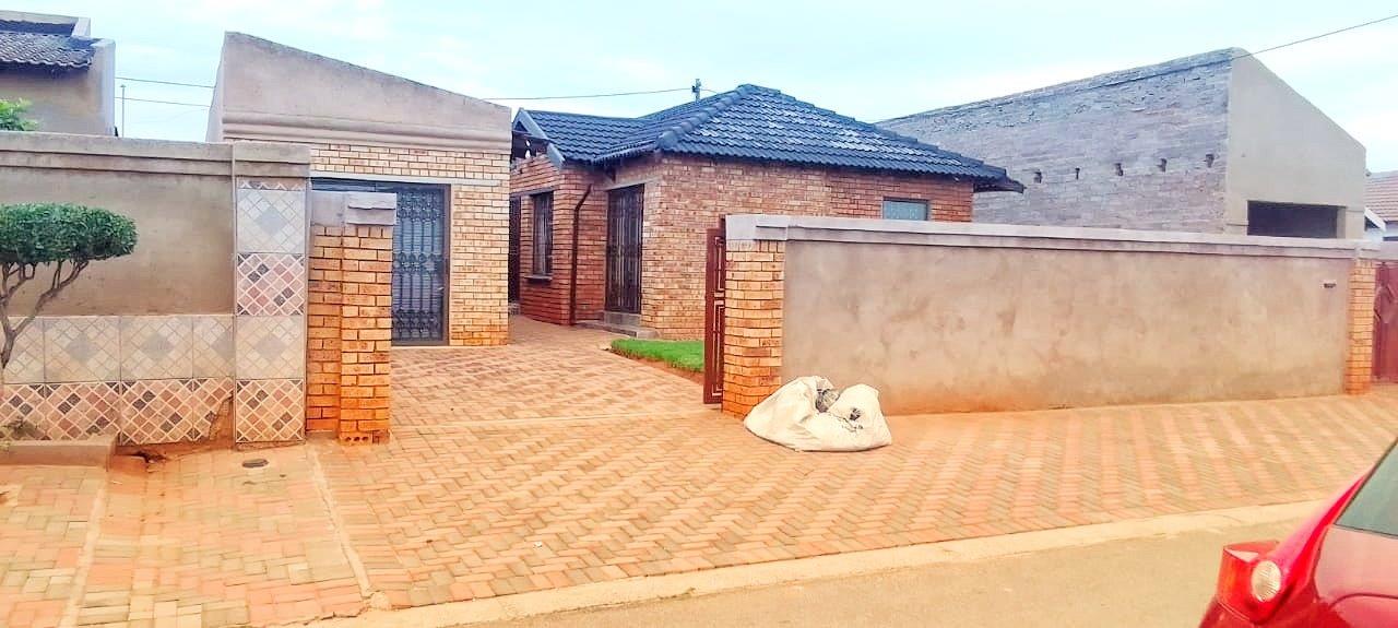 3 Bedroom House for sale in Dobsonville Gardens 46 Honeysuckle Street