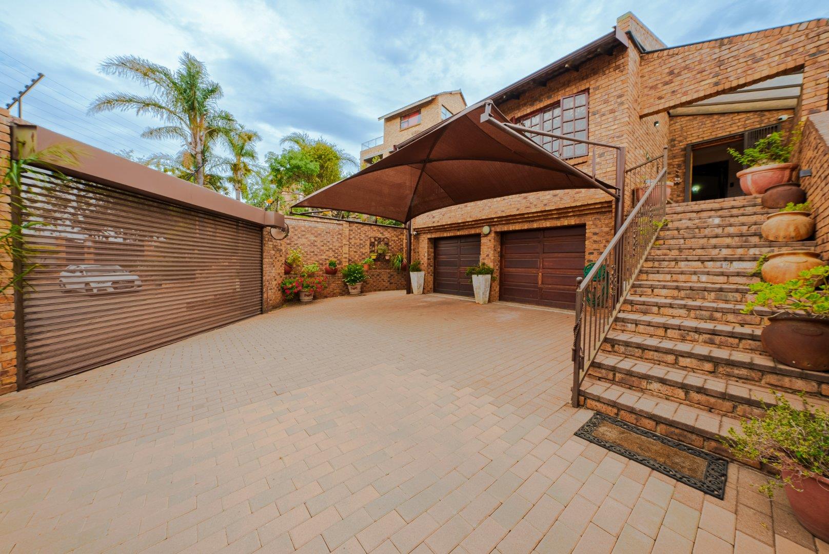 5 Bedroom House for sale in Glenvista P24113729056