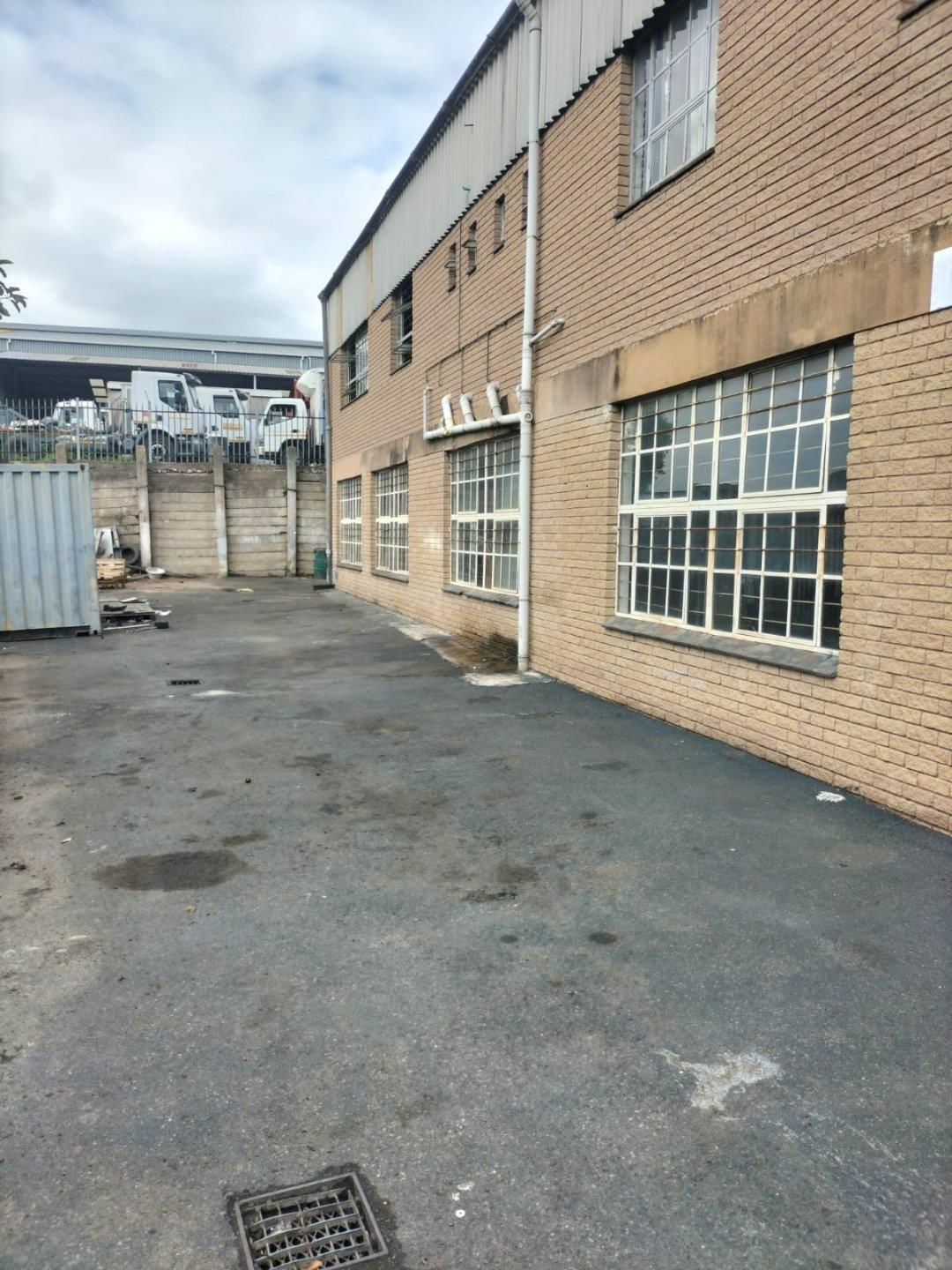 Commercial property to rent in Queensmead Industria P24113729571