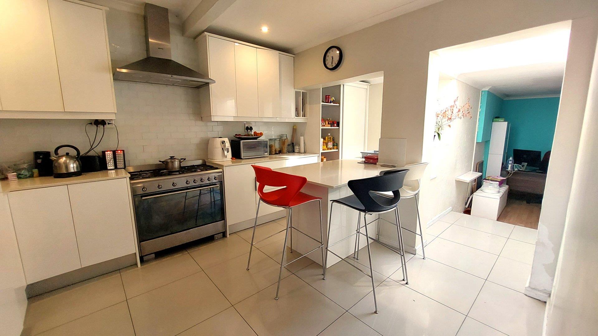 2 Bedroom House for sale in Maitland P24113729588