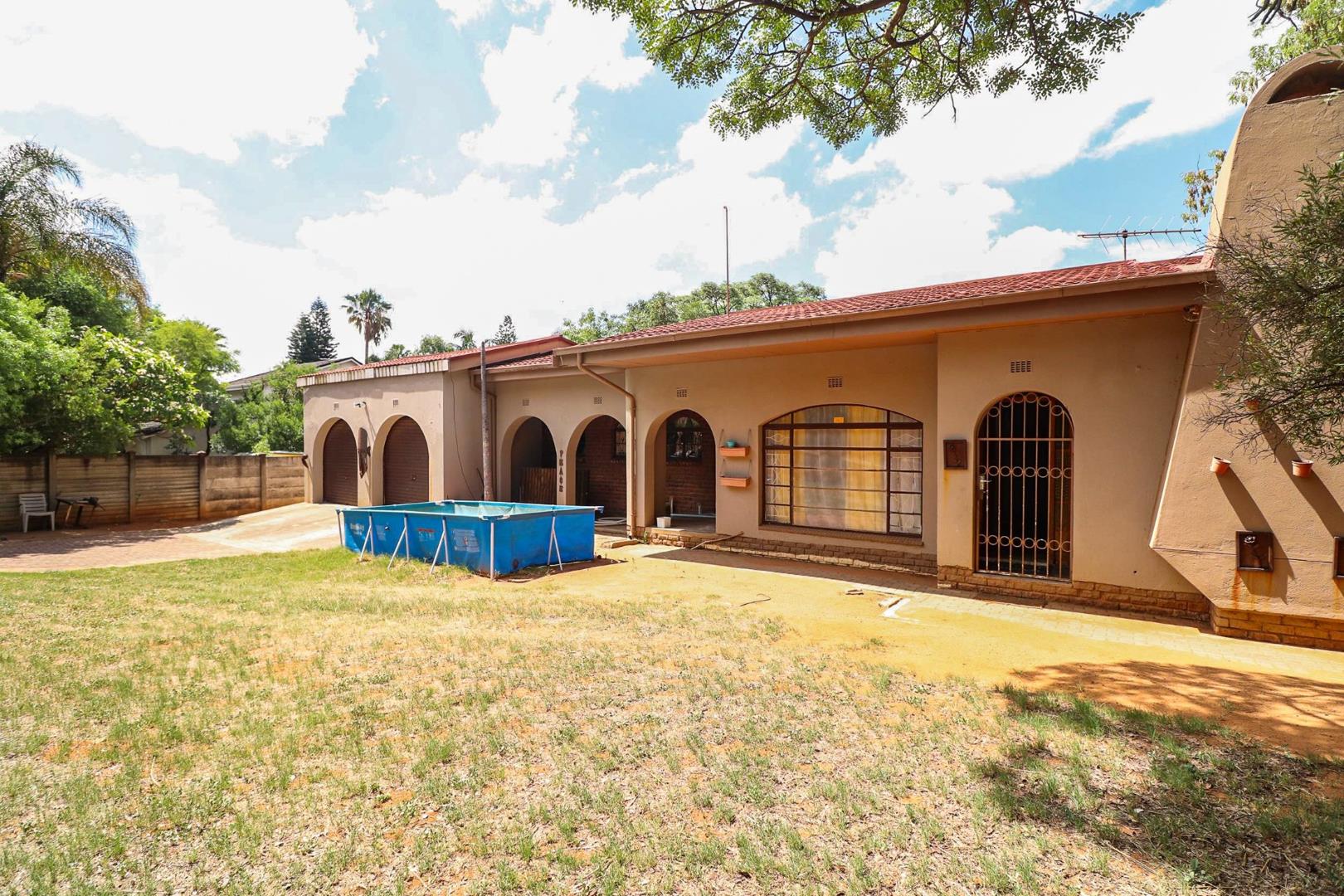 4 Bedroom House for sale in Protea Park P24113539948