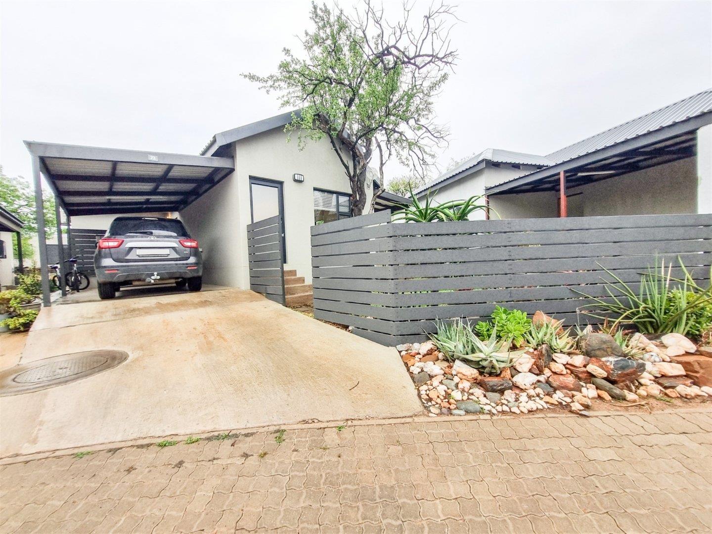 2 Bedroom Townhouse for sale in Hoedspruit P24113730070