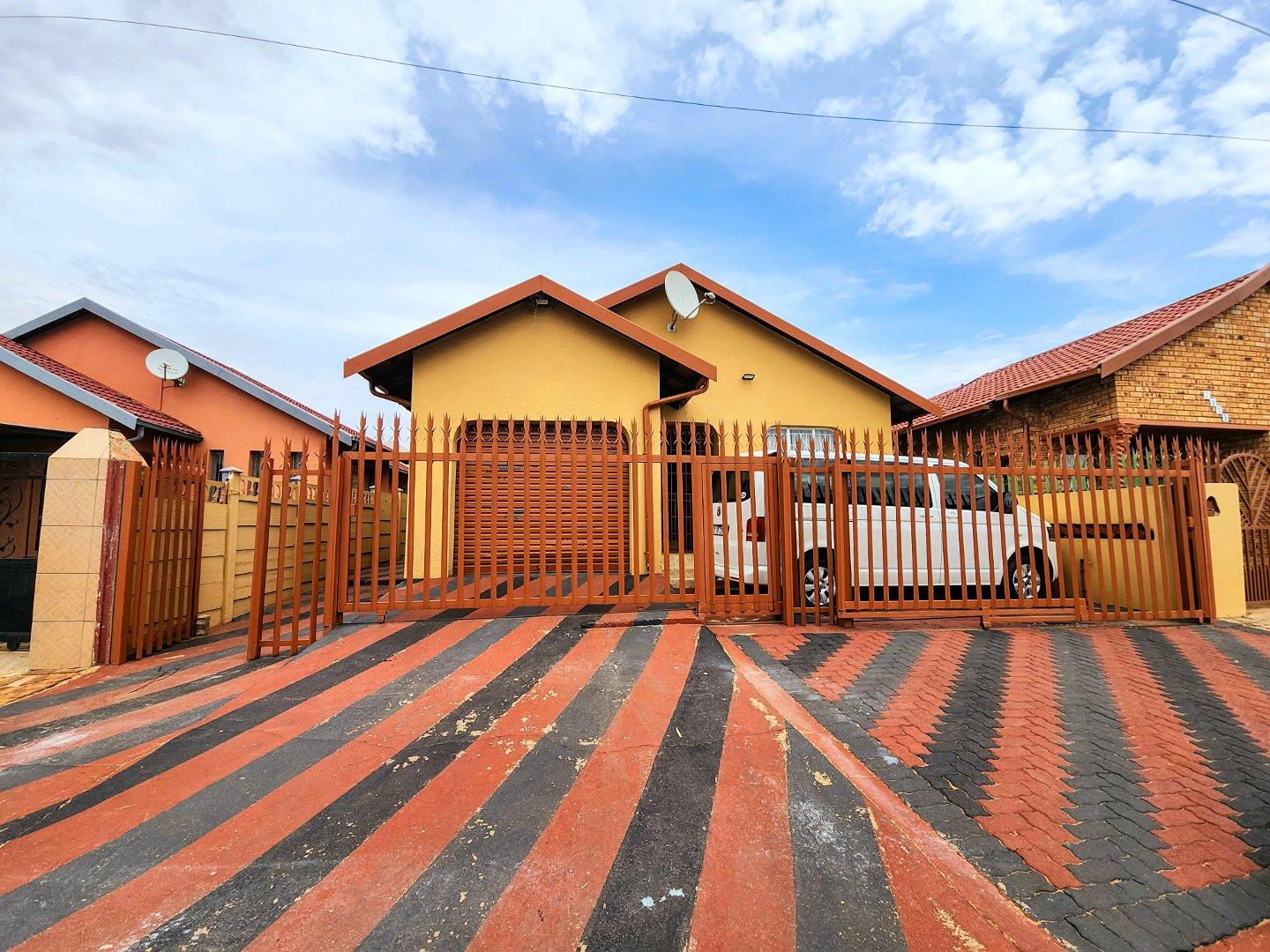 3 Bedroom House for sale in Mohlakeng 7334 Mohlakeng Ext 1 Street