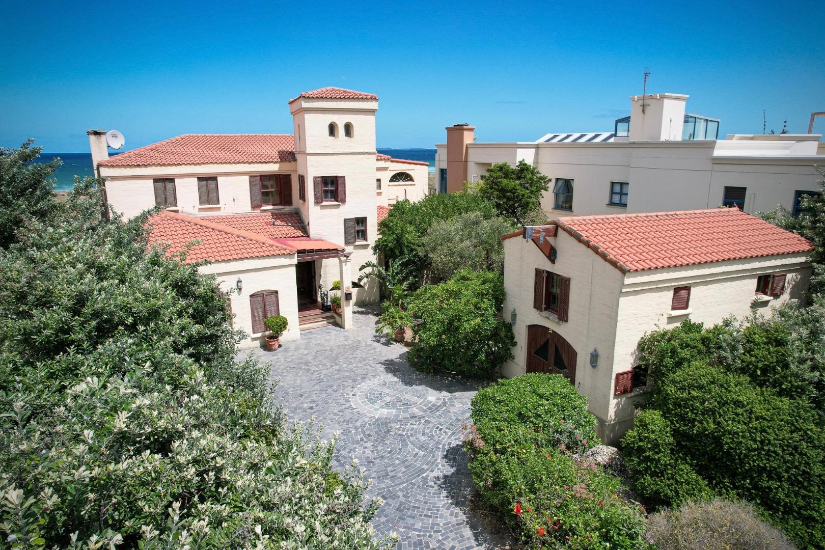 4 Bedroom House for sale in Sunset Beach 11 Volute Circle (c) P24