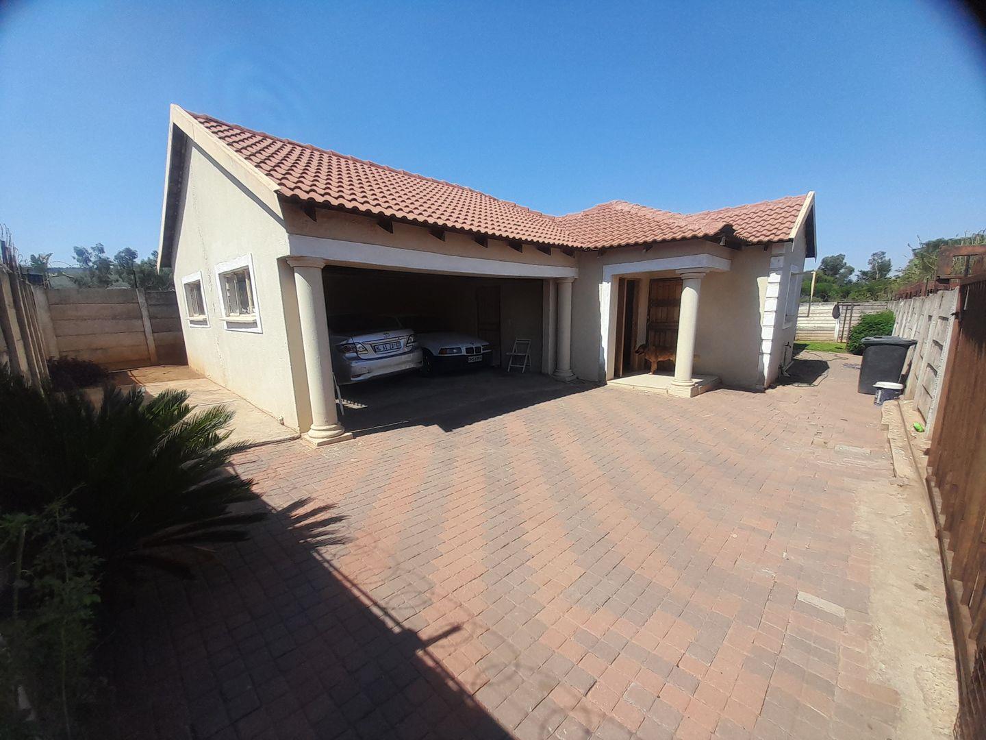 3 Bedroom House for sale in Lotus Gardens P24113730724