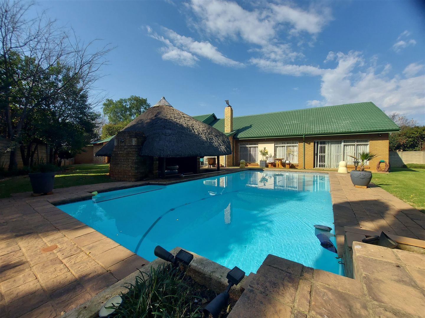 3 Bedroom House for sale in Vanderbijlpark SE 3 P24113730798