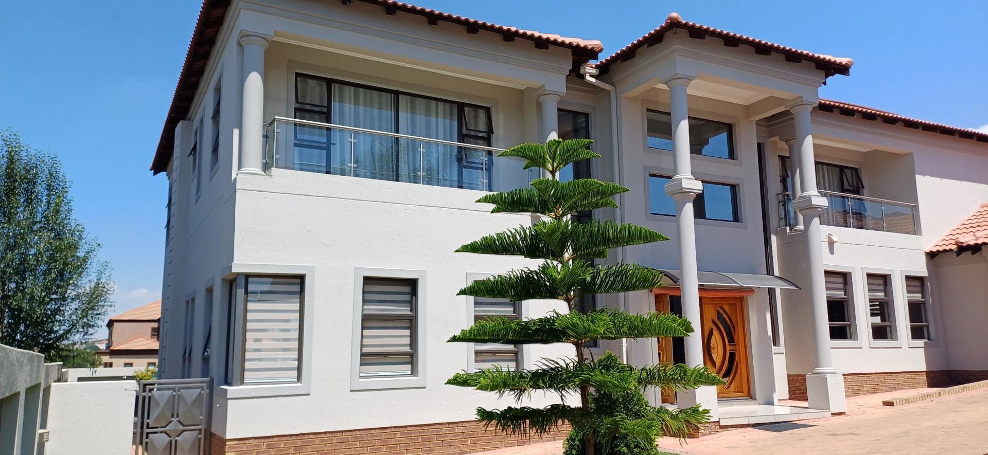 5 Bedroom House for sale in Blue Valley Golf Estate P24113732706